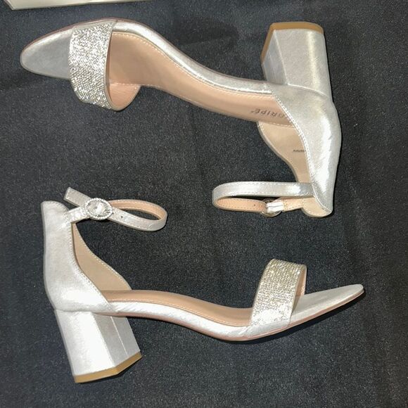 NIB Maripe Crystal Silver Heels with Ankle Strap and Block Heel Size 9 - Picture 6 of 14